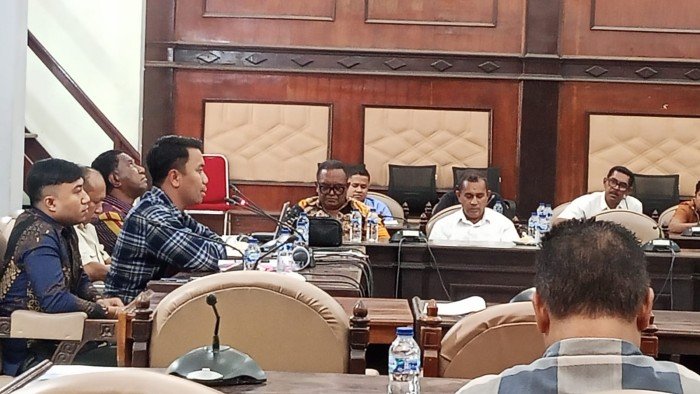 Anggota DPRD Sikka Tolak Dana CSR Bank untuk Bangun Tugu, Minta Dialihkan ke Air Bersih dan Bank Sampah