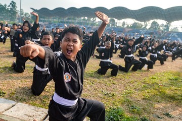 5.021 Pelajar Tangerang Unjuk Jurus Pencak Silat di Gebyar Benteng Pelajar