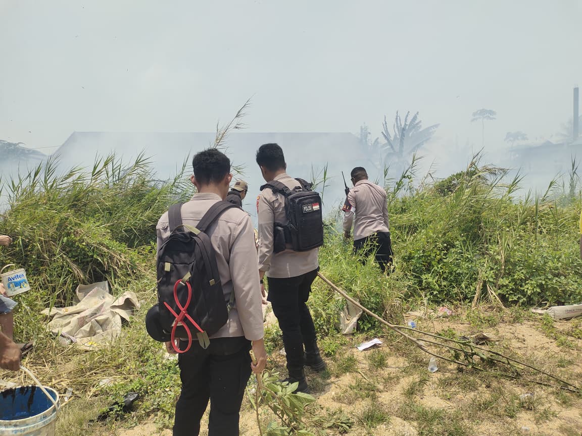 Kebakaran Lahan di TMP Merauke Merembet ke Dekat Permukiman, Polisi, Damkar, dan BPBD Padamkan Api dalam Hitungan Menit