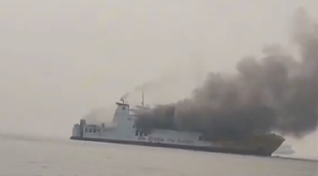 KMP Batu Mandi Terbakar Sebelum Sandar di Merak, 460 Orang Selamat