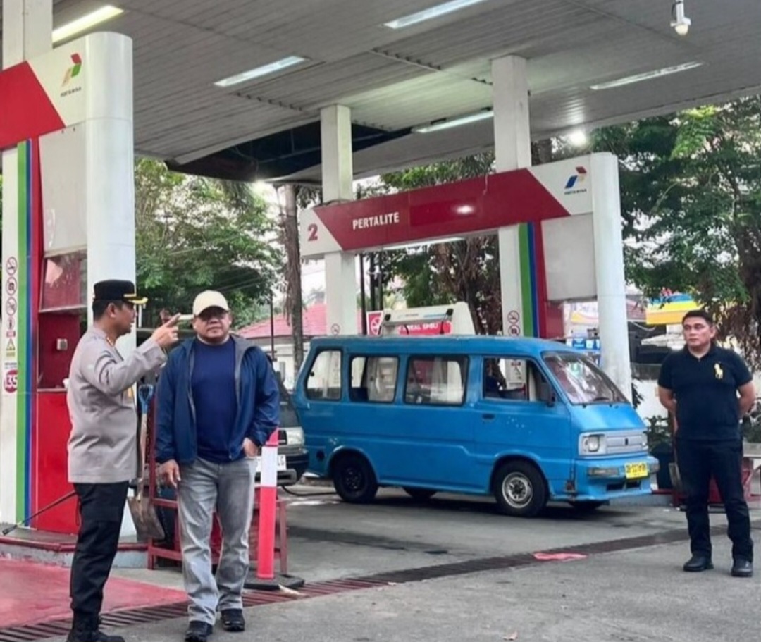 Kapolda Sulut Irjen Yudho Pantau 5 SPBU di Manado, Antrean Pertalite Berangsur Normal