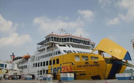 KMP Batumandi Terbakar di Merak, Seluruh Penumpang dan Awak Dievakuasi