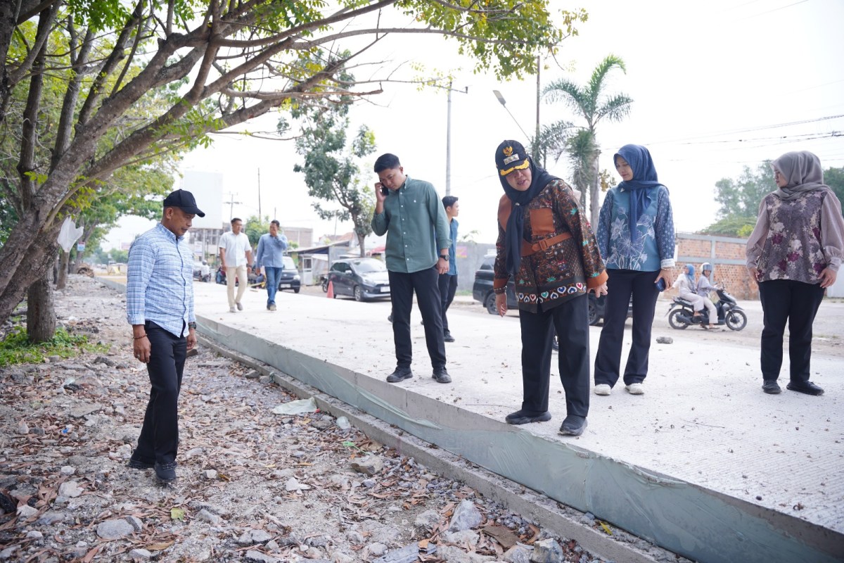 Pemkot Bandar Lampung Benahi Jalan, Drainase, dan Trotoar di 5 Kecamatan, Wali Kota Eva Dwiana Tinjau Langsung