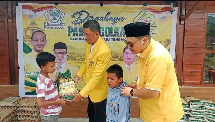 HUT ke-62 Golkar Mamuju Tengah Diisi Ziarah Makam Pahlawan, Santunan Anak Yatim, dan Donor Darah