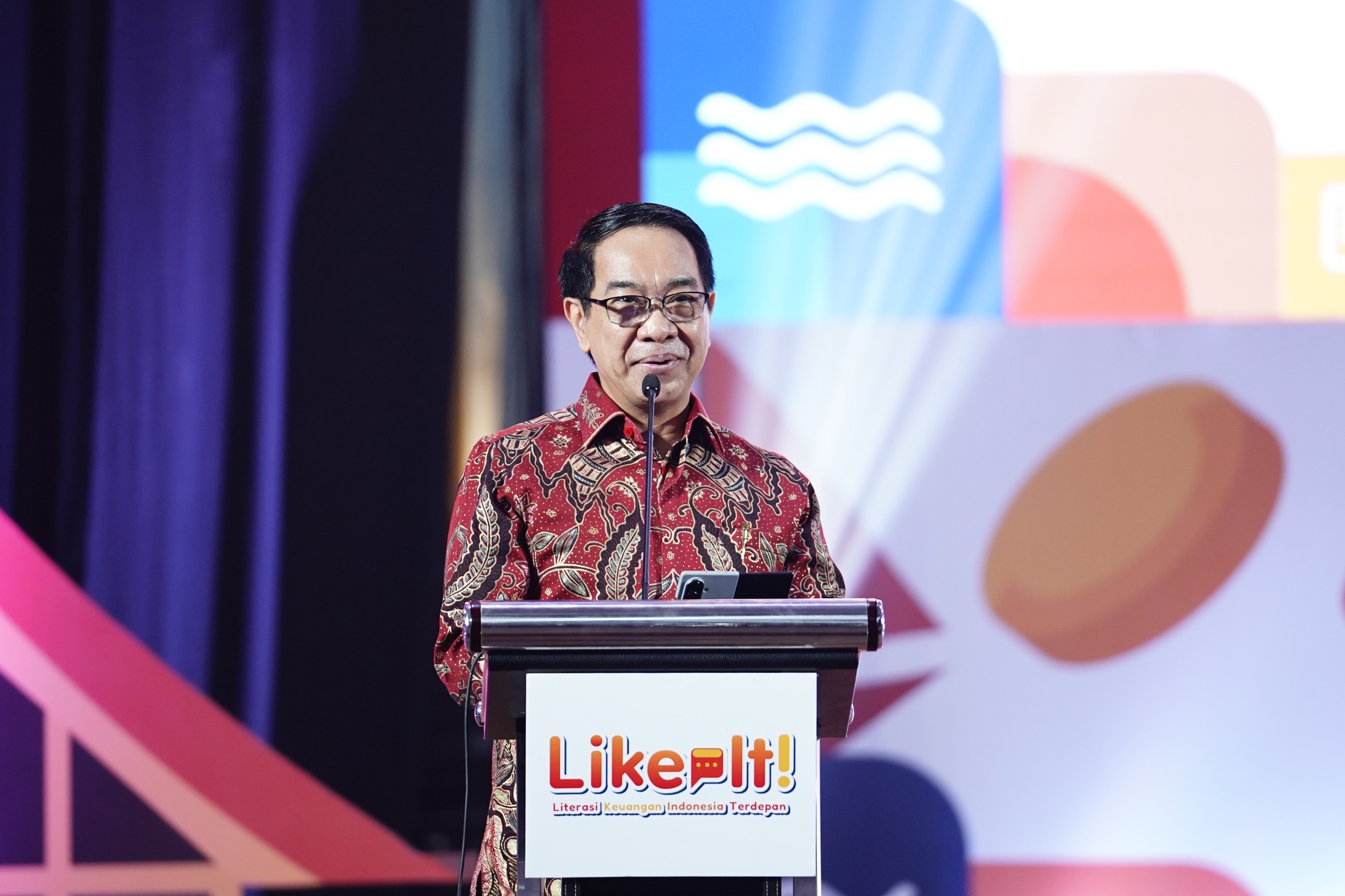 Rektor Unhas Ajak Mahasiswa Bangun Ketahanan Finansial Lewat LIKE IT Series LPS 2026 di Makassar