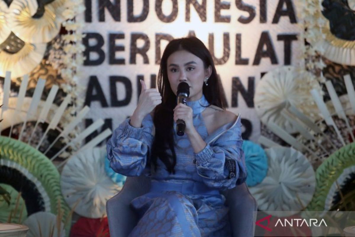 Agnez Mo Main Film C.L.A.Y. Bareng Nicolas Cage, EJAE Menikah di Seoul