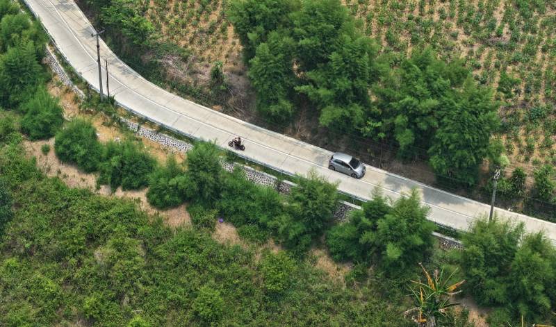 Bupati Bogor Sebut Inpres Jalan Daerah Tuntaskan 15 Km Ruas Citeureup-Sukamakmur yang Rusak Sejak 2021