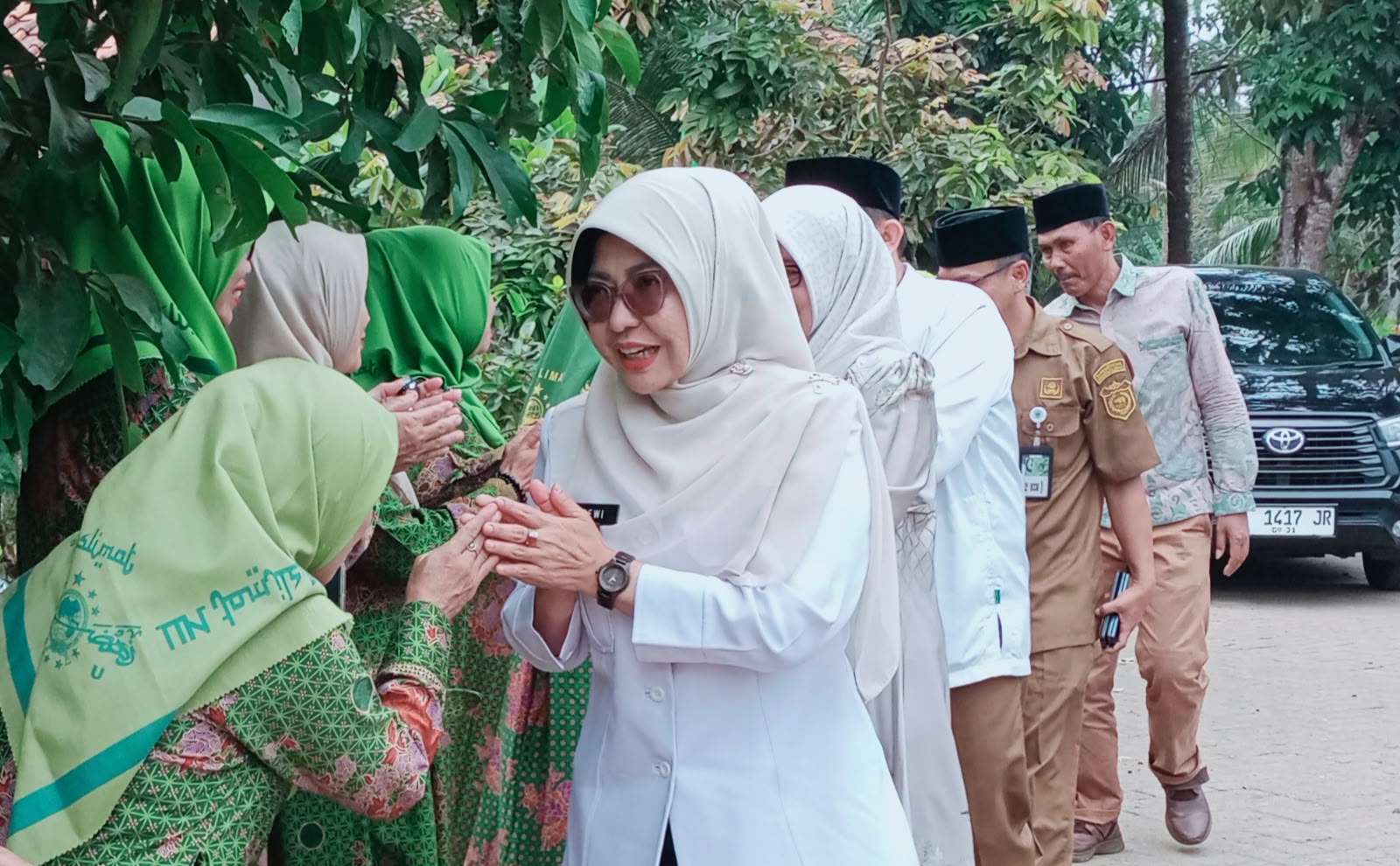 Bupati Pandeglang Dewi Setiani Hadiri Pengajian Muslimat NU di Cisata, Tekankan Peran Ibu Bentuk Karakter Anak