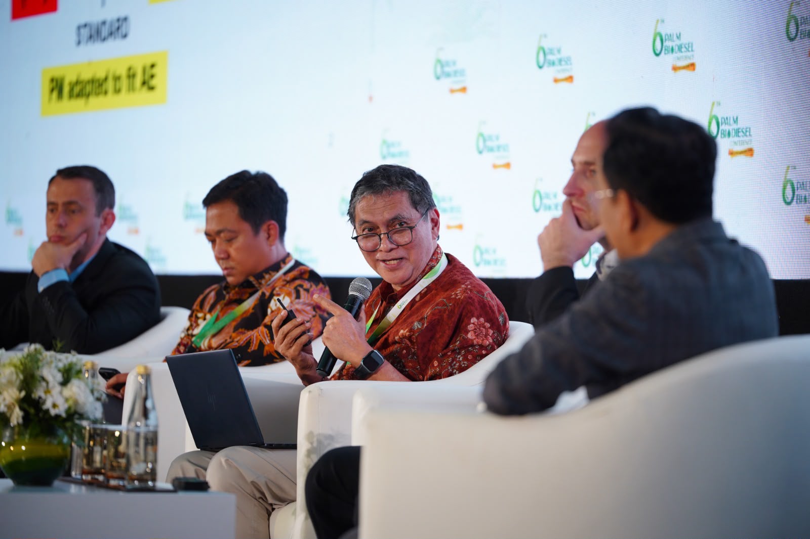 Guru Besar UPER: Transisi Otomotif Indonesia Jangan Cuma Andalkan Mobil Listrik
