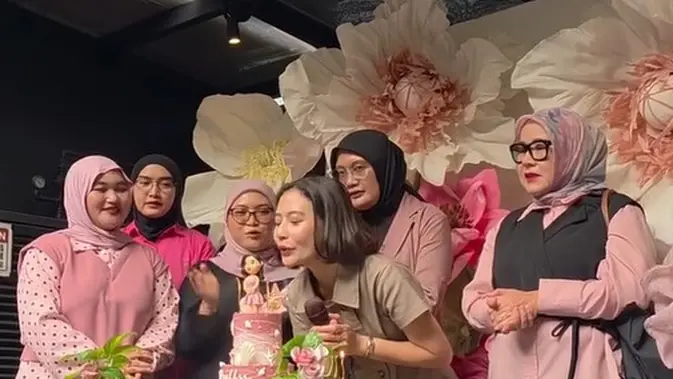 Prilly Latuconsina Ulang Tahun ke-30, Fans Adopsi Orangutan hingga 30 Coral Seeds