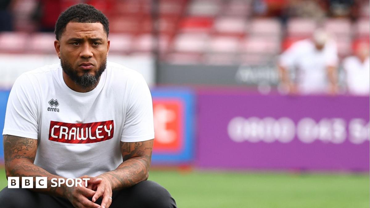 Crawley Town Pecat Kazim-Richards, Terpuruk di Dasar League Two
