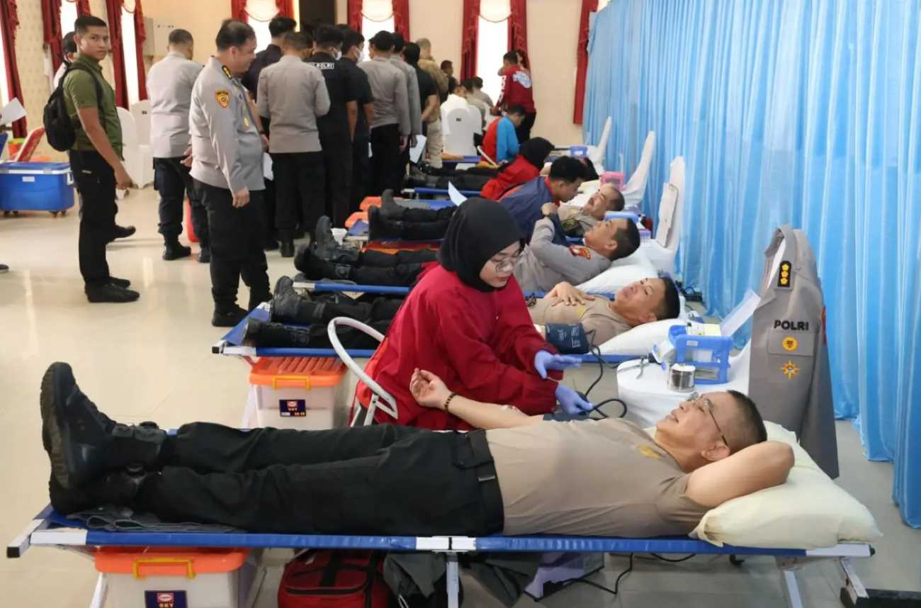 Polda Kepri Kumpulkan 62 Kantong Darah dari 100 Pendonor dalam Peringatan Hari Jadi Humas Polri ke-75