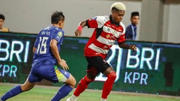 Madura United Kalahkan Persib 1-0 lewat Gol Mitkov di Menit 89