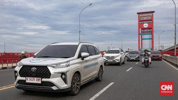 INDEF Tolak Wacana Insentif Mobil Hybrid, Minta Anggaran Fokus ke Mobil Listrik