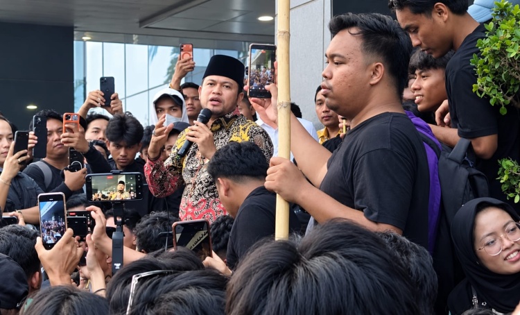 Aksi Geram di Kantor Gubernur Kaltim Desak Karhutla Jadi Bencana Nasional, Soroti Antrean BBM hingga Copot Ajudan