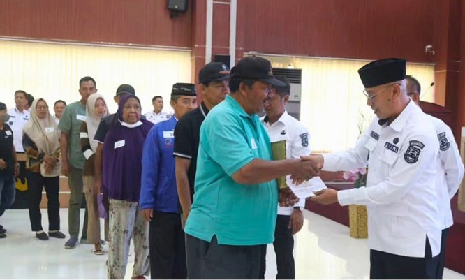 Pemkot Bandar Lampung Salurkan Bantuan ke 136 Warga, dari Biaya Pengobatan hingga Korban Bencana