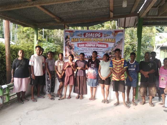 Dialog Adat Pemuda Papua Damai di Yapen, Derek Payai Minta Generasi Muda Jaga Persatuan dan Lestarikan Budaya