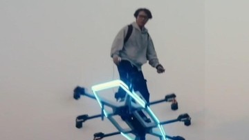 Konten Kreator China Ciptakan Hoverboard Green Goblin, Mampu Sebrangi Sungai Yangtze
