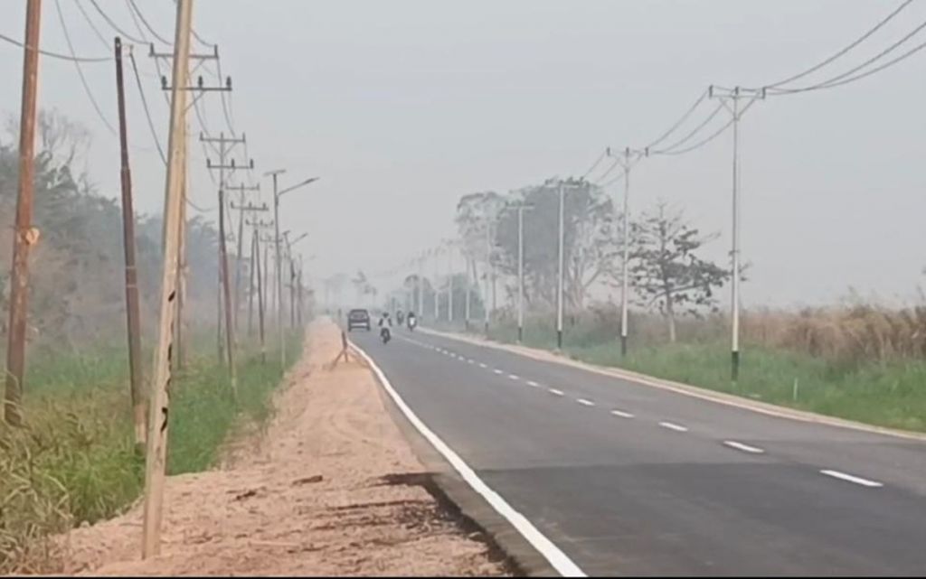 Kabut Asap Tebal Selimuti Jalan SP.9 hingga Salor di Tanah Miring Merauke, Polisi Imbau Pengendara Kurangi Kecepatan