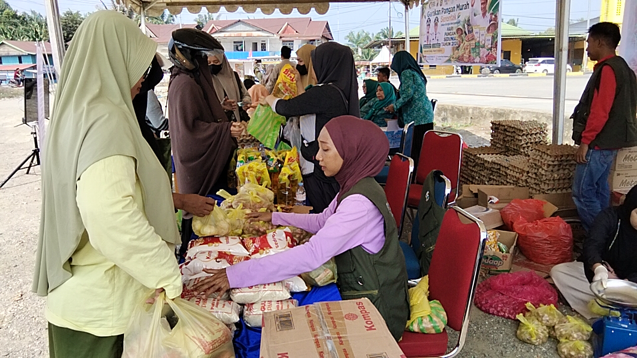 Pemkab Mamuju Tengah Gelar Gerakan Pangan Murah di Tobadak, Wakil Bupati Minta Warga Manfaatkan Harga Khusus