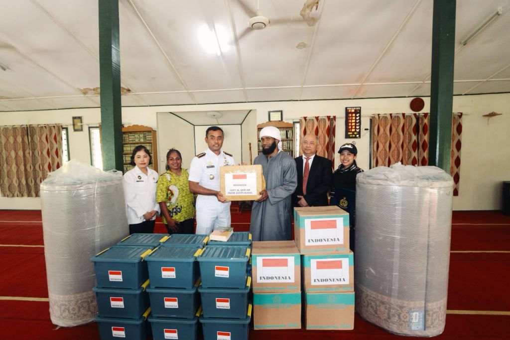 KRI dr. Wahidin Sudirohusodo-991 Berlayar ke Honiara, Bantu Renovasi Lapangan Basket hingga Masjid Mbokonavera