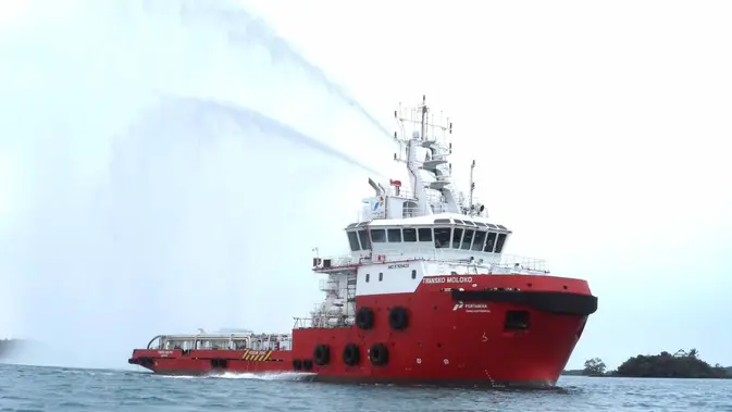 Pertamina Trans Kontinental Pasang 265 Meter Oil Boom di Selat Sunda