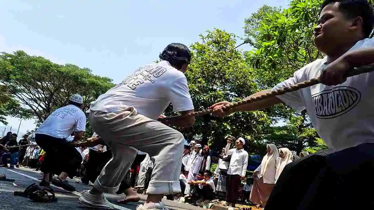 KORMI Sumedang Kenalkan Kaulinan Budak Lembur ke Santri Lewat Tarik Tambang hingga Galah di Hari Santri 2026
