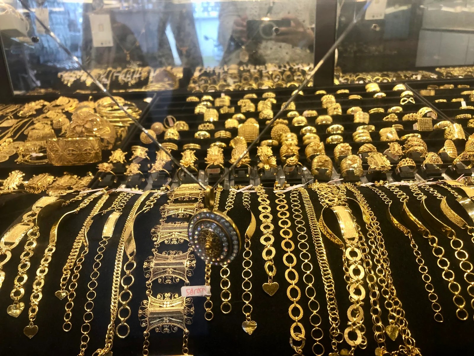 Harga Emas Perhiasan di Banda Aceh Turun Rp30.000 per Mayam, Antam Ikut Melemah Rp4.000 per Gram