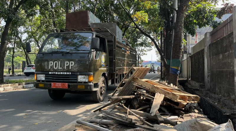 Satpol PP Bandung Hentikan Sementara Pembongkaran Bangunan Tanpa PBG di Rancasari, Penghuni Ajukan Keberatan