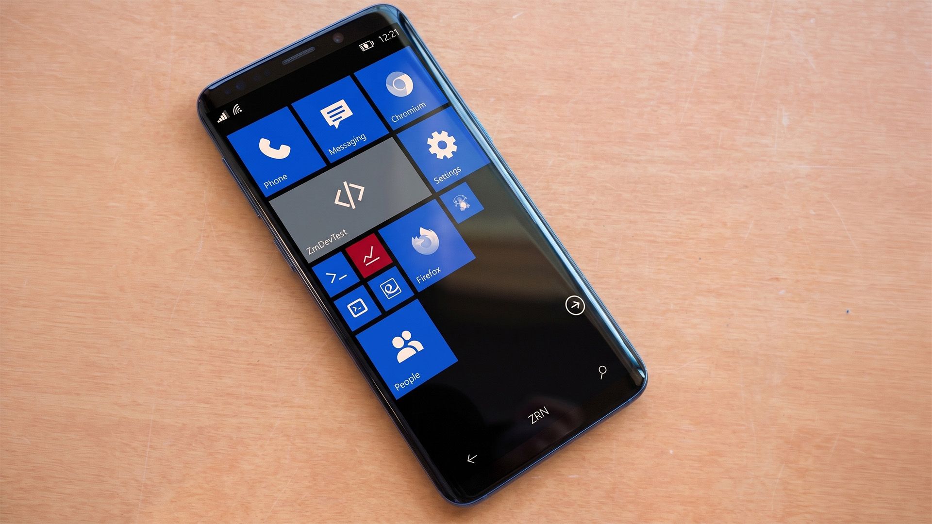 ztOS Hadirkan Tampilan Windows Phone 8.1 di Samsung Galaxy S9