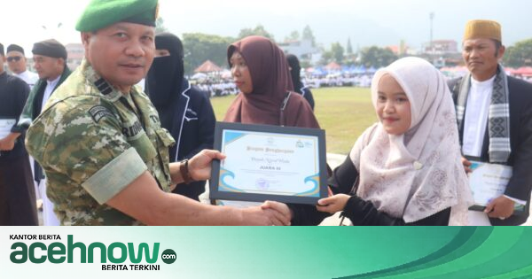 Upacara Hari Santri Nasional ke-11 di Aceh Tengah Diikuti 800 Peserta, Santriwati Berprestasi Terima Piagam dari Kodim 0106