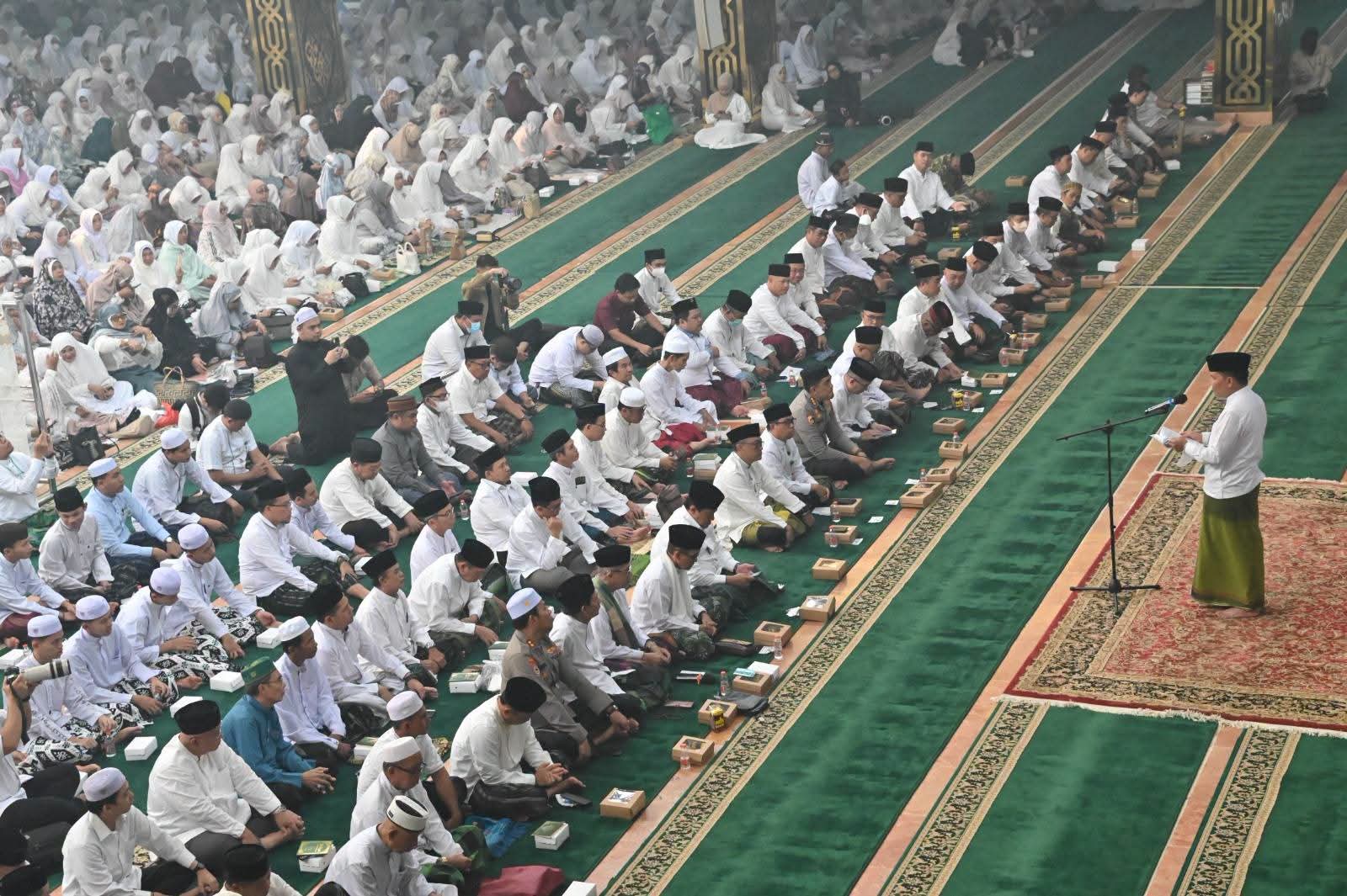 3.000 Warga Kalteng Ikuti Istighosah di Masjid Raya Darussalam, Gubernur Agustiar Sabran Berharap Karhutla Segera Berakhir