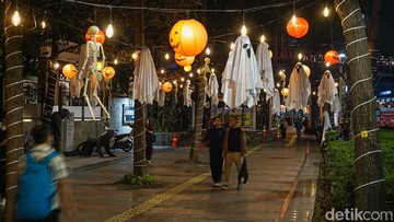 Dekorasi Halloween Hiasi Trotoar Depan Hotel Le Meridien Jakarta Pusat