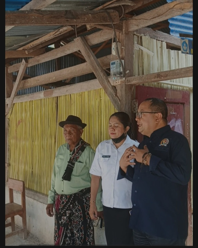 Wakil Ketua Komisi V DPRD NTT Winston Rondo Soroti 7 Ruang Kelas Darurat SMAN 2 Sulamu yang Bertahan Sejak 2015