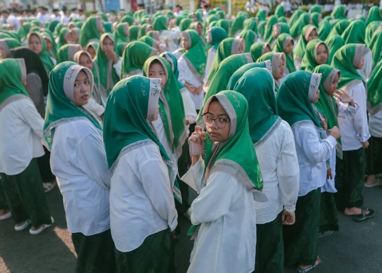 Gubernur Jateng Serukan Santri Lanjutkan Semangat Resolusi Jihad KH Hasyim Asy'ari di Peringatan Hari Santri 2026