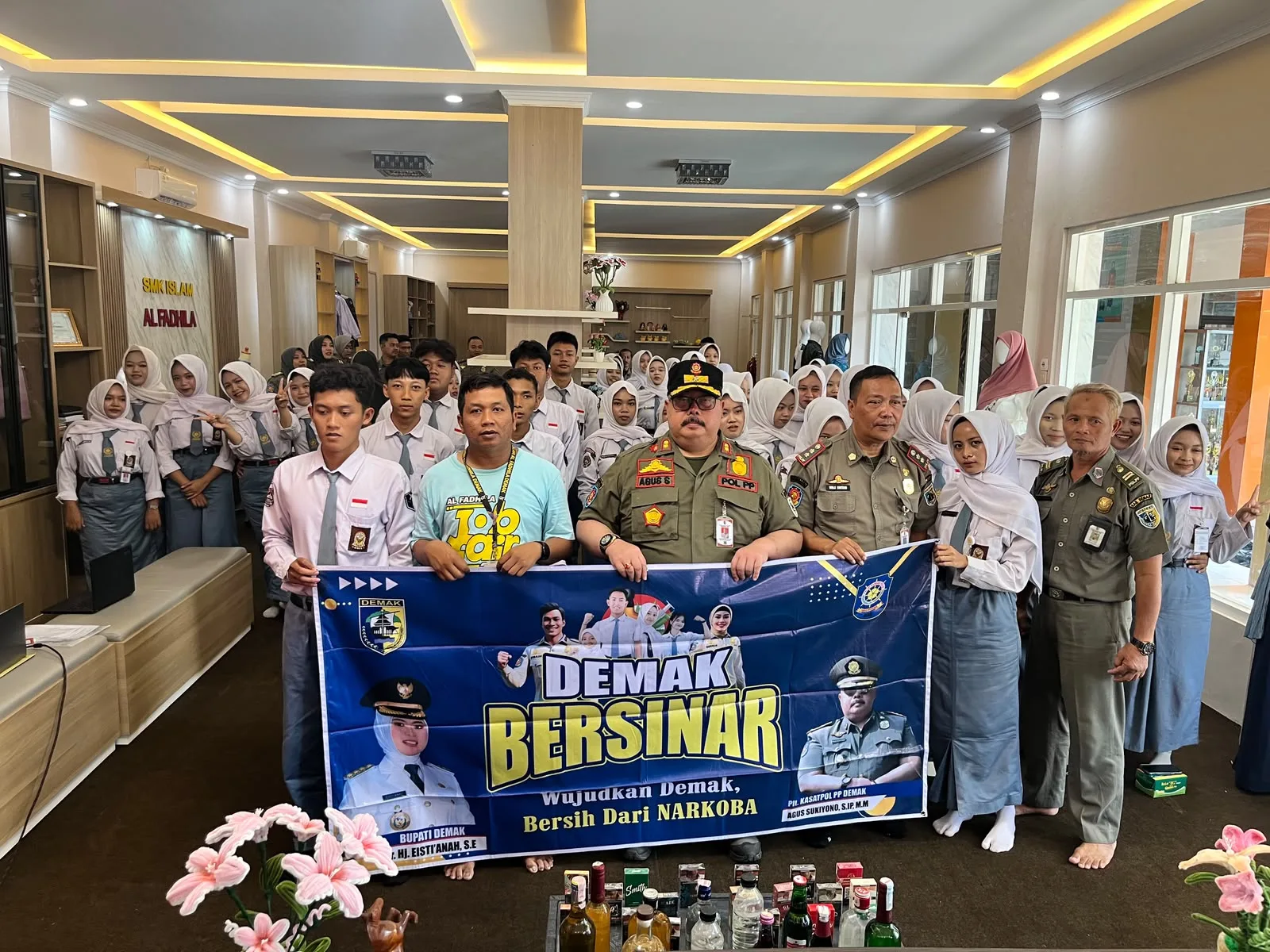 Satpol PP Demak Edukasi Pelajar SMK Al Fadhila Wonosalam soal Bahaya Miras dan Ketertiban Umum