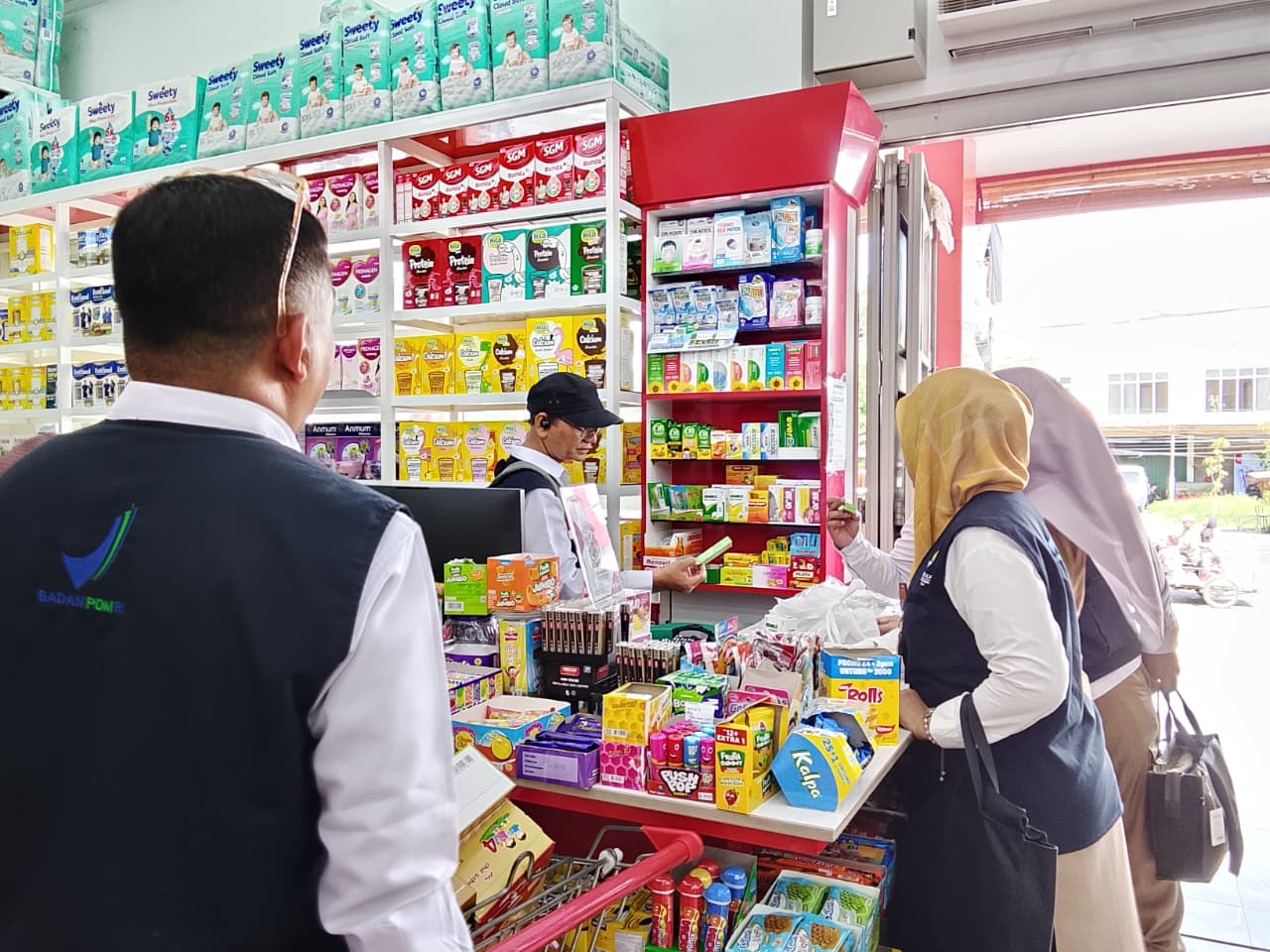 BBPOM dan Dinkes Banda Aceh Temukan 2 Celah Pengelolaan Obat di Hipermarket hingga Minimarket