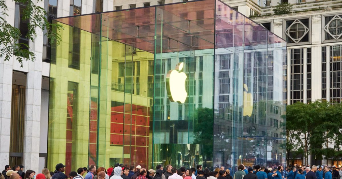 Apple Siapkan Instalasi iPhone Duo Raksasa di Fifth Avenue Sebelum Peluncuran