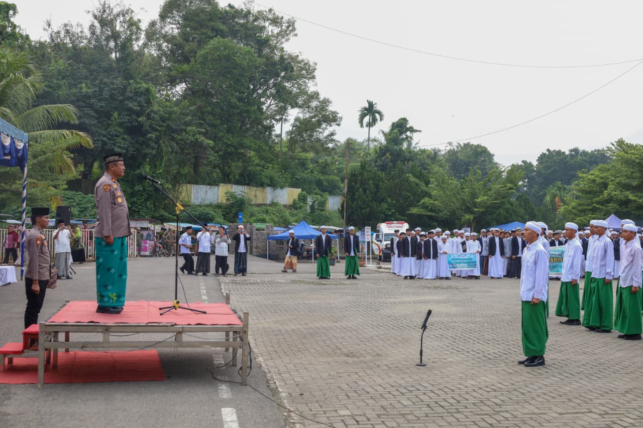 Wakapolres Madina Pimpin Upacara Hari Santri 2026 di Masjid Agung Nur Ala Nur, Ratusan Santri Hadir