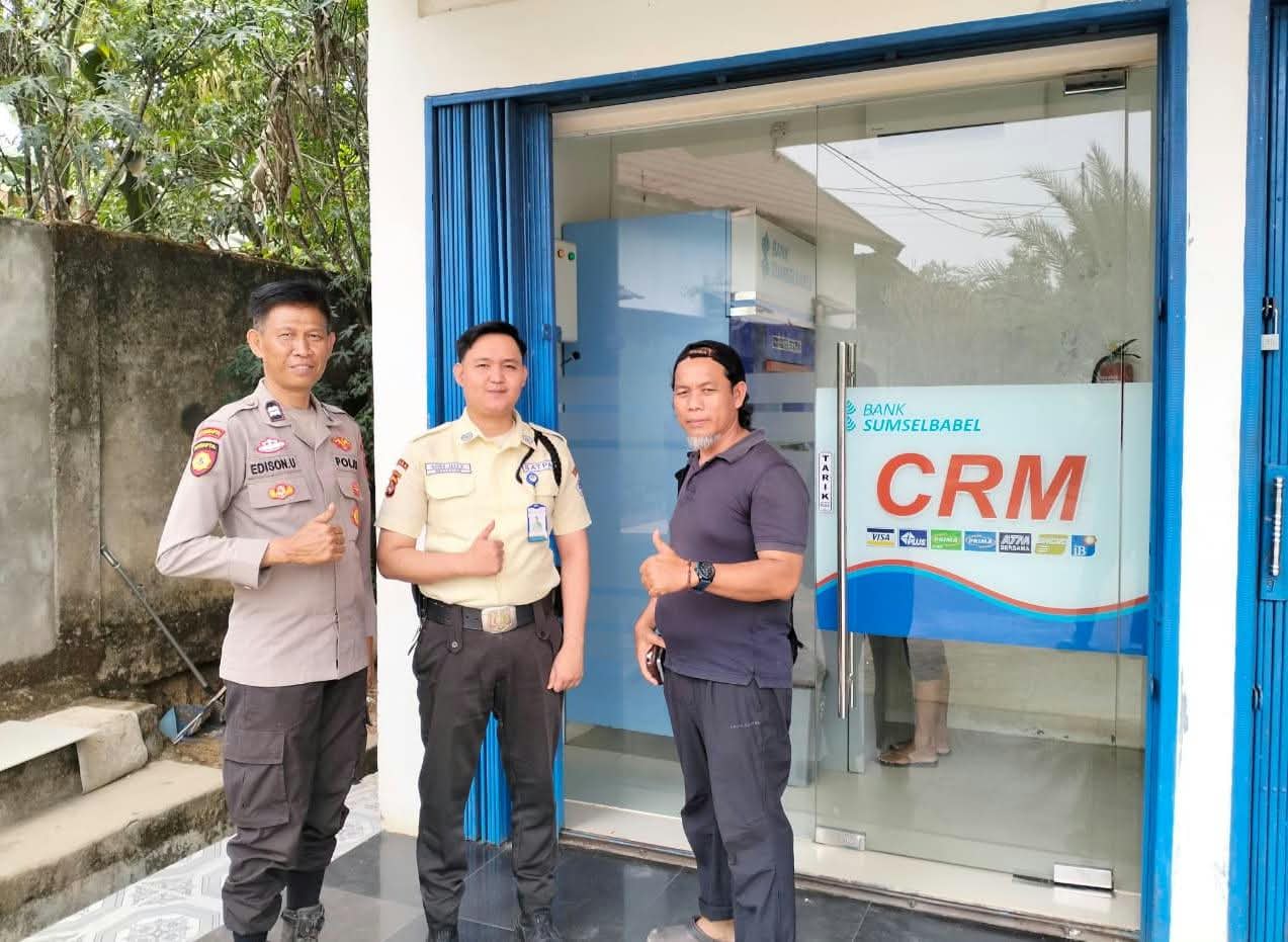 Polsek Plakat Tinggi Patroli Rutin Bank Sumsel Babel di Muba, Kapolsek Minta Warga Lapor jika Ada Gangguan