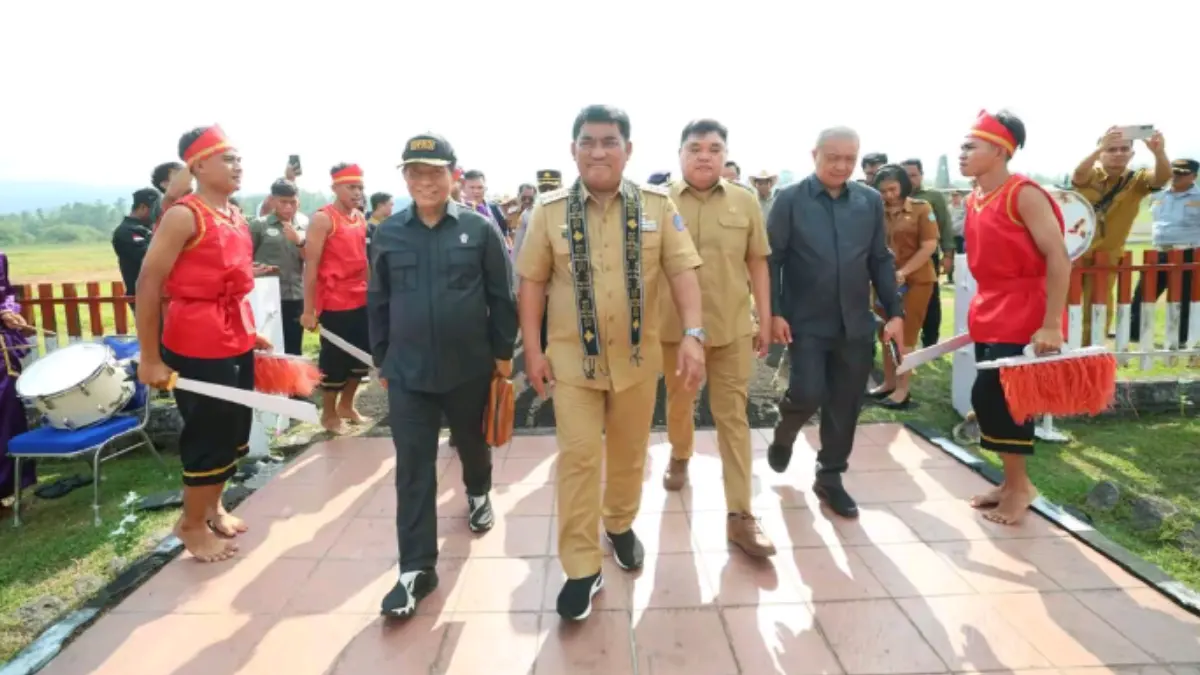 Ketua DPRD Sulut Dampingi Gubernur Yulius Kunjungi Talaud dan Sangihe, Bantuan Lima Sektor Disalurkan