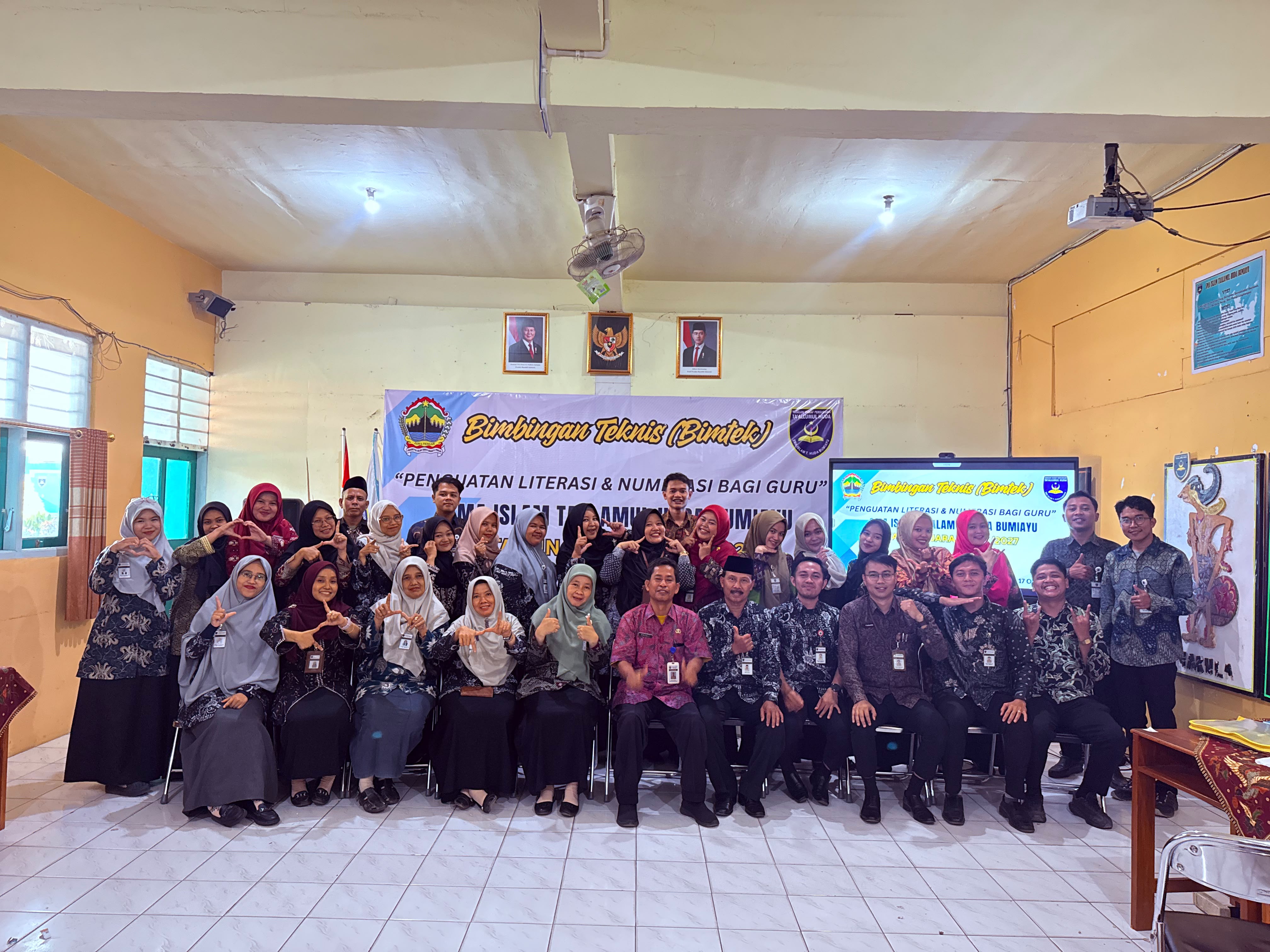 Pengawas Cabdin XI Jateng Latih Guru SMA Islam Ta'allumul Huda Bumiayu Soal Literasi dan Numerasi