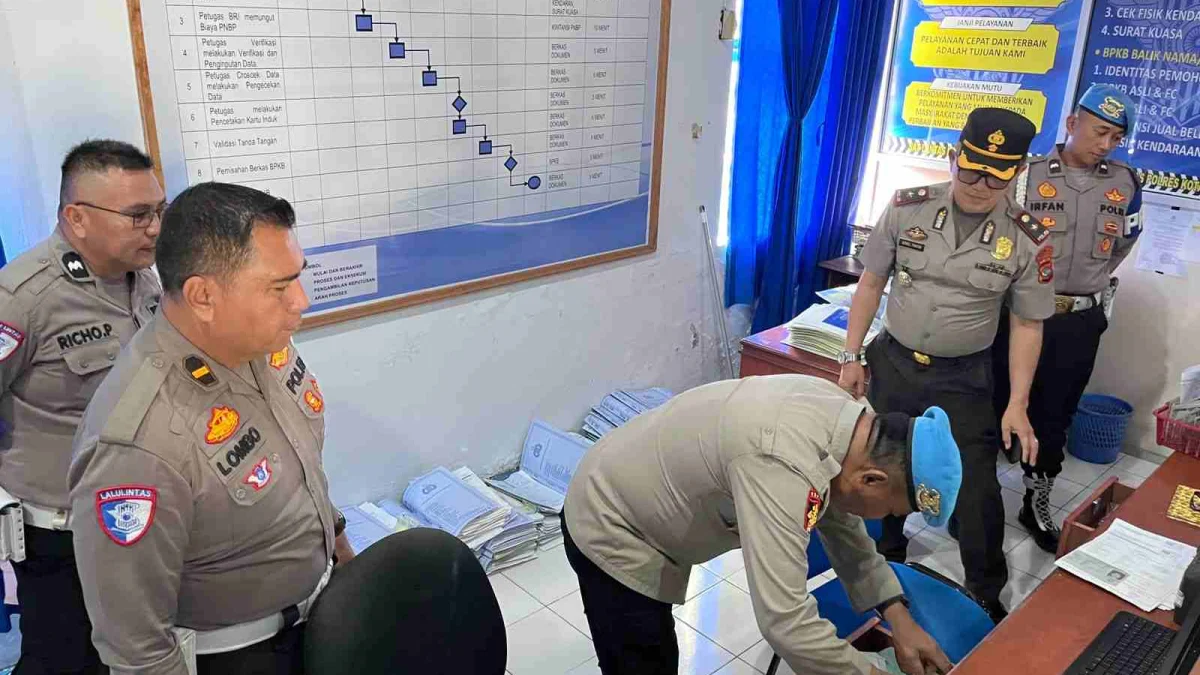 Wakapolres Kotamobagu Sidak Layanan SIM, STNK, dan Tilang, Fokus Kedisiplinan Personel