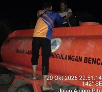 BPBD Sulbar Salurkan 10.000 Liter Air Bersih ke Tiga Titik di Mamuju, Pantau Titik Panas Karhutla