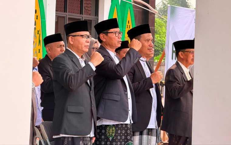 Ratusan Santri Mempawah Peringati Hari Santri 2026, Wabup Juli Pimpin Upacara di Kantor Kemenag