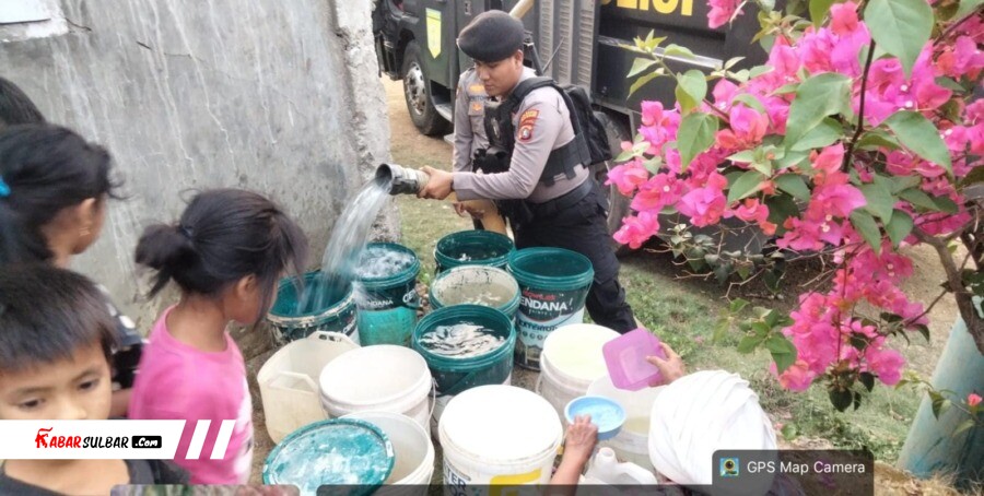 Polresta Mamuju Gencarkan Penyaluran Air Bersih ke Warga Terdampak Kekeringan El Nino