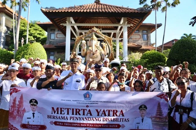 80 Penyandang Disabilitas Klungkung Berangkat Tirta Yatra ke Tirta Empul dan Ulun Danu Batur