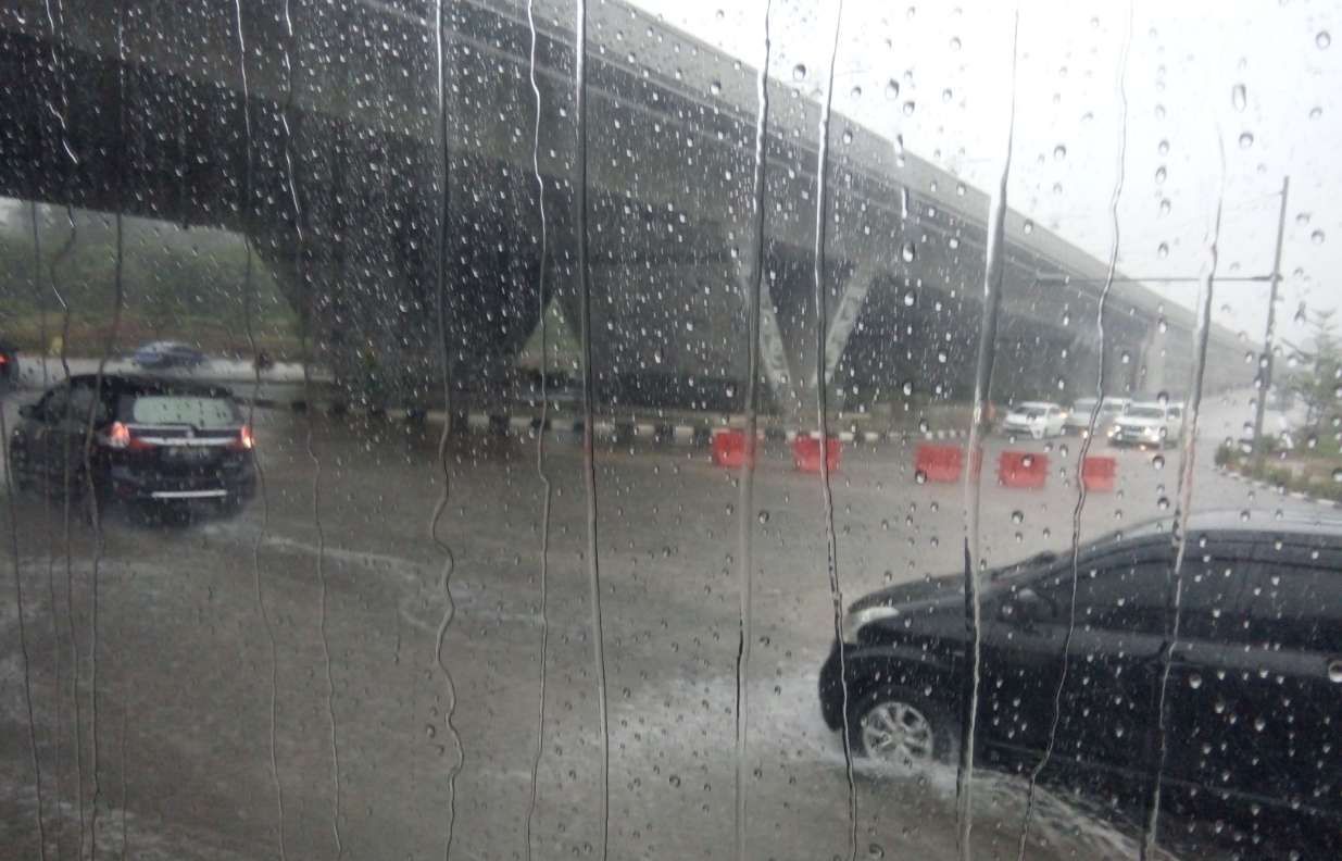 BMKG Prakirakan Hujan Guyur Batam Jumat Ini, Kabut Asap Karhutla Masih Selimuti Seluruh Kepri