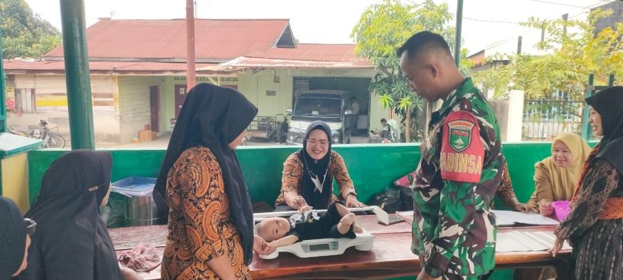 Posyandu Balita: Babinsa Tanjung Rhu Ajak Orang Tua Rutin Pantau Tumbuh Kembang