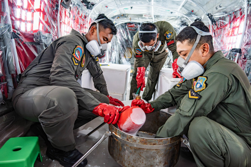 TNI dan Satgas OMC Semai 4 Ton Dry Ice plus 800 Kg Garam di Palembang untuk Pecah Kabut Asap Karhutla
